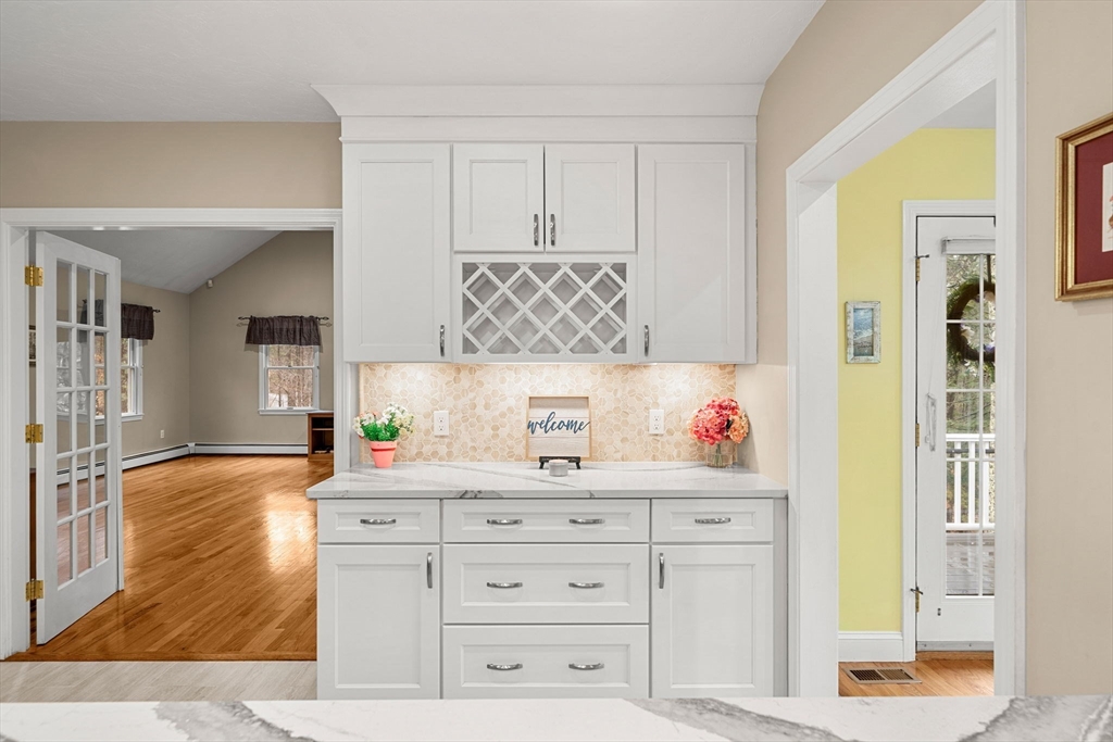 252 Ipswich Road Boxford, MA 01921 - Photo 4 of 39 Gallery Image 4