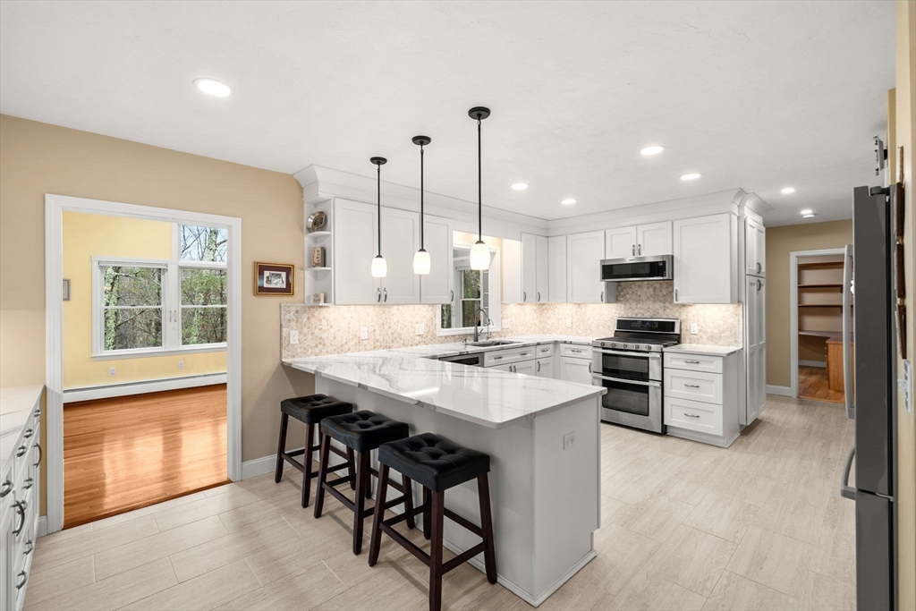 252 Ipswich Road Boxford, MA 01921 - Photo 5 of 39 Gallery Image 5