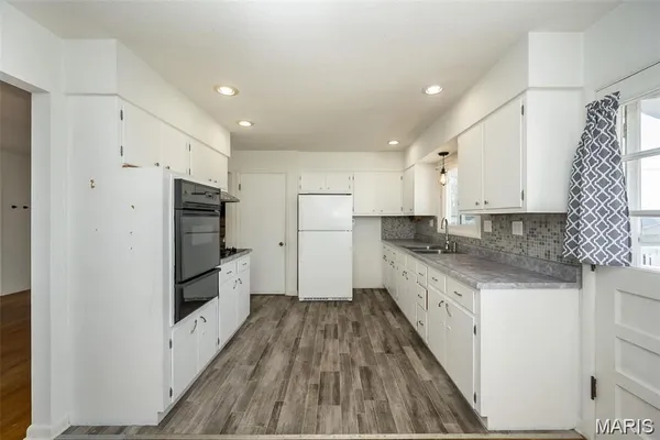$1,895 | 405 North Moore Street, Waterloo, IL 62298