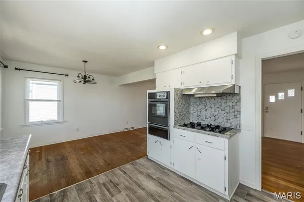 $1,895 | 405 North Moore Street, Waterloo, IL 62298