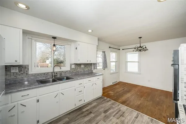 $1,895 | 405 North Moore Street, Waterloo, IL 62298
