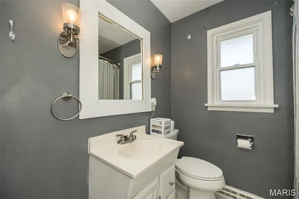 $1,895 | 405 North Moore Street, Waterloo, IL 62298