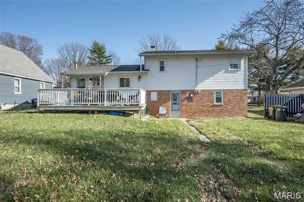 $1,895 | 405 North Moore Street, Waterloo, IL 62298