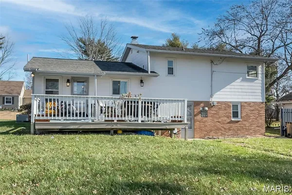 $1,895 | 405 North Moore Street, Waterloo, IL 62298