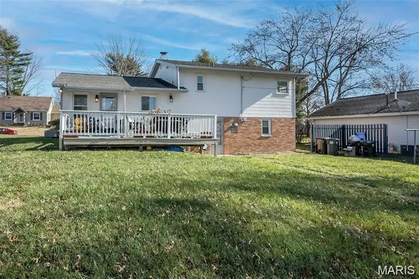 $1,895 | 405 North Moore Street, Waterloo, IL 62298