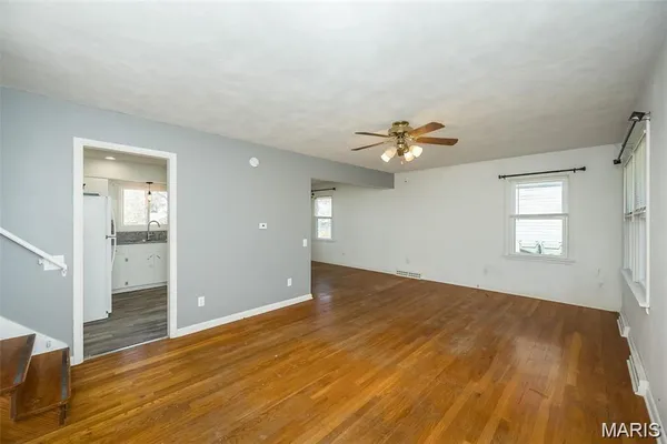 $1,895 | 405 North Moore Street, Waterloo, IL 62298