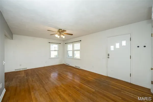 $1,895 | 405 North Moore Street, Waterloo, IL 62298