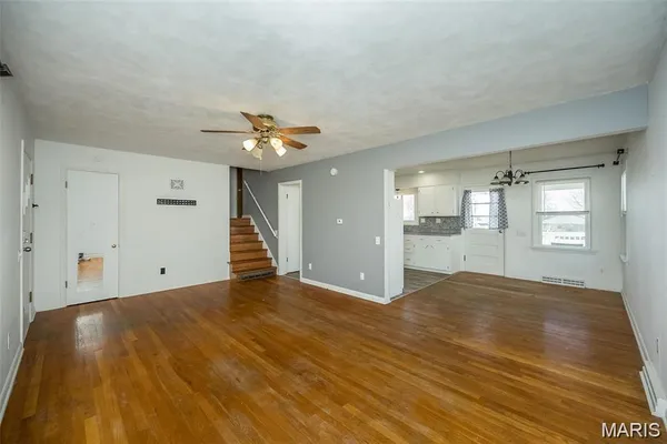 $1,895 | 405 North Moore Street, Waterloo, IL 62298