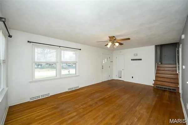 $1,895 | 405 North Moore Street, Waterloo, IL 62298