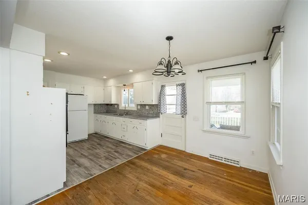 $1,895 | 405 North Moore Street, Waterloo, IL 62298