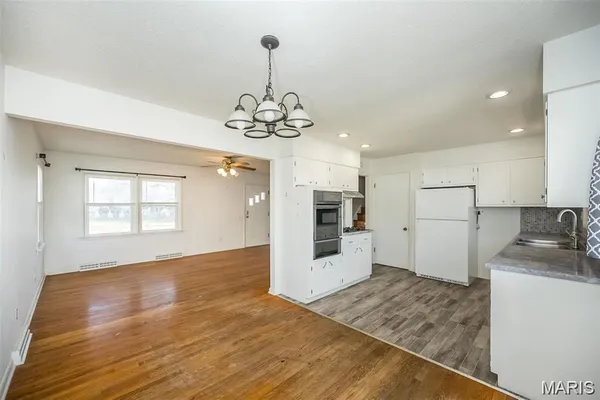 $1,895 | 405 North Moore Street, Waterloo, IL 62298