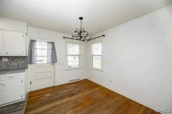 $1,895 | 405 North Moore Street, Waterloo, IL 62298