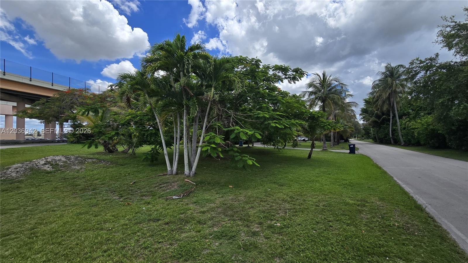 8603 Southwest 68th St Road Miami, FL 33143 - Photo 4 of 5