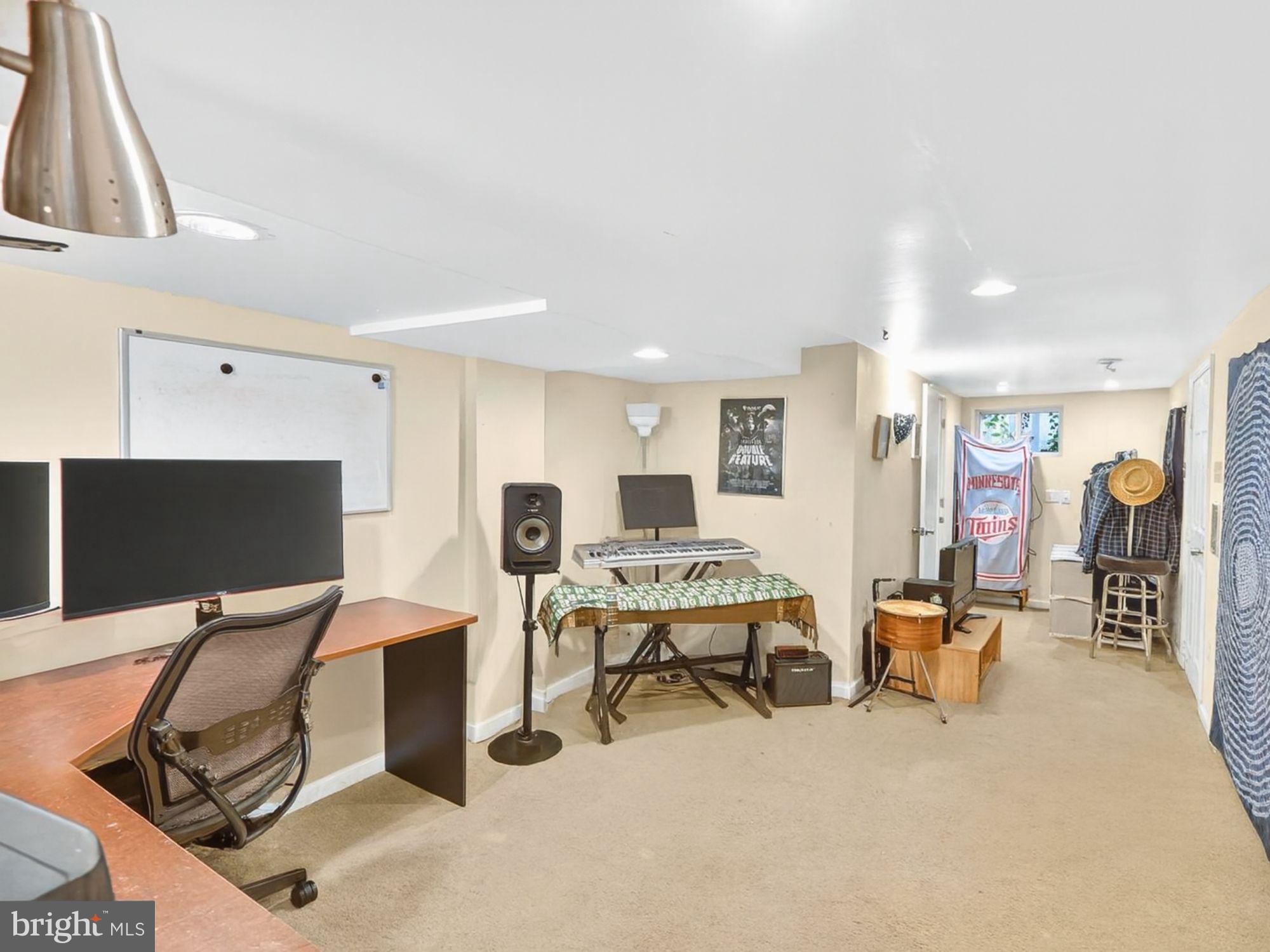 9950 Moss Avenue Silver Spring, MD 20901 - Photo 25 of 31