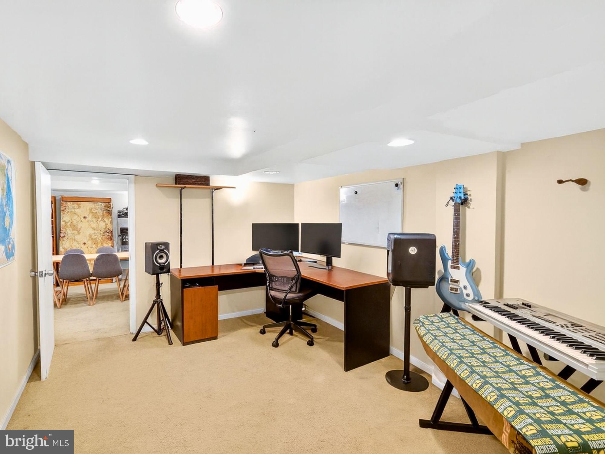 9950 Moss Avenue Silver Spring, MD 20901 - Photo 26 of 31