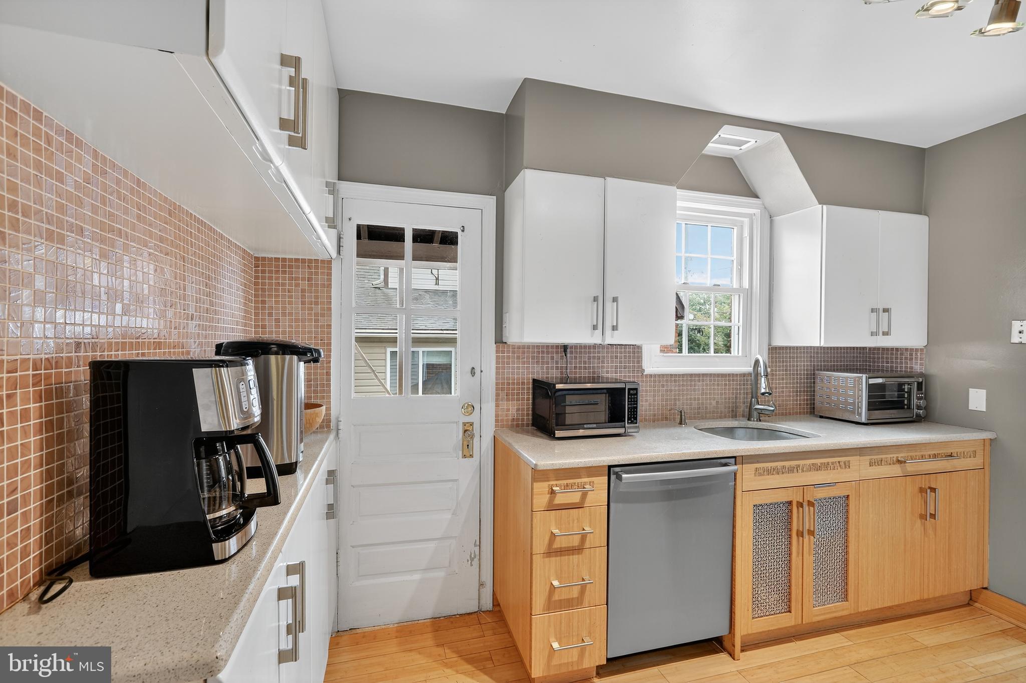 9950 Moss Avenue Silver Spring, MD 20901 - Photo 10 of 31