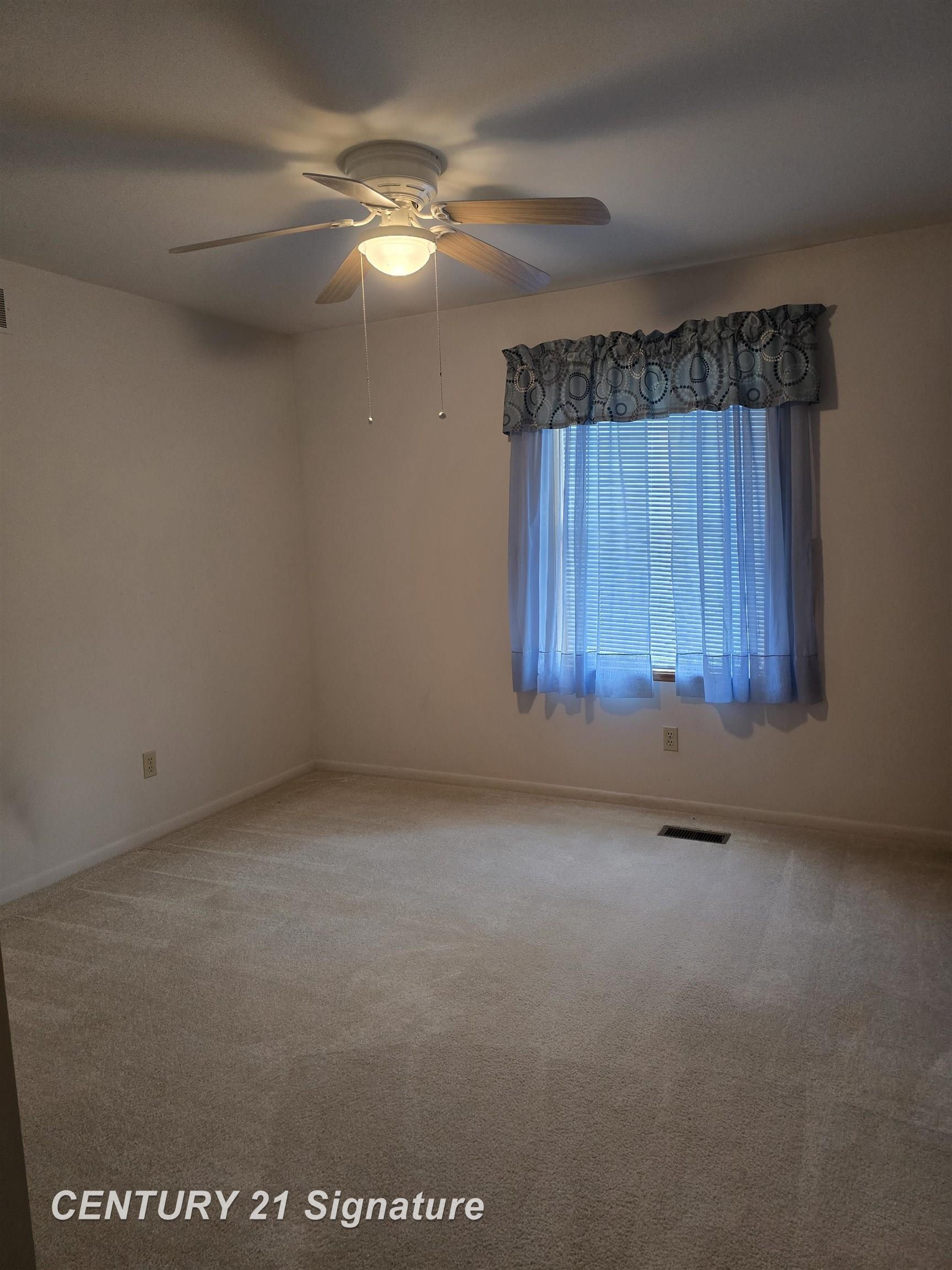 3045 Old Farm Road Flint, MI 48507 - Photo 26 of 41 50186232-6d949ada-9a16-48a2-8e54-d20659c56f97.JPG