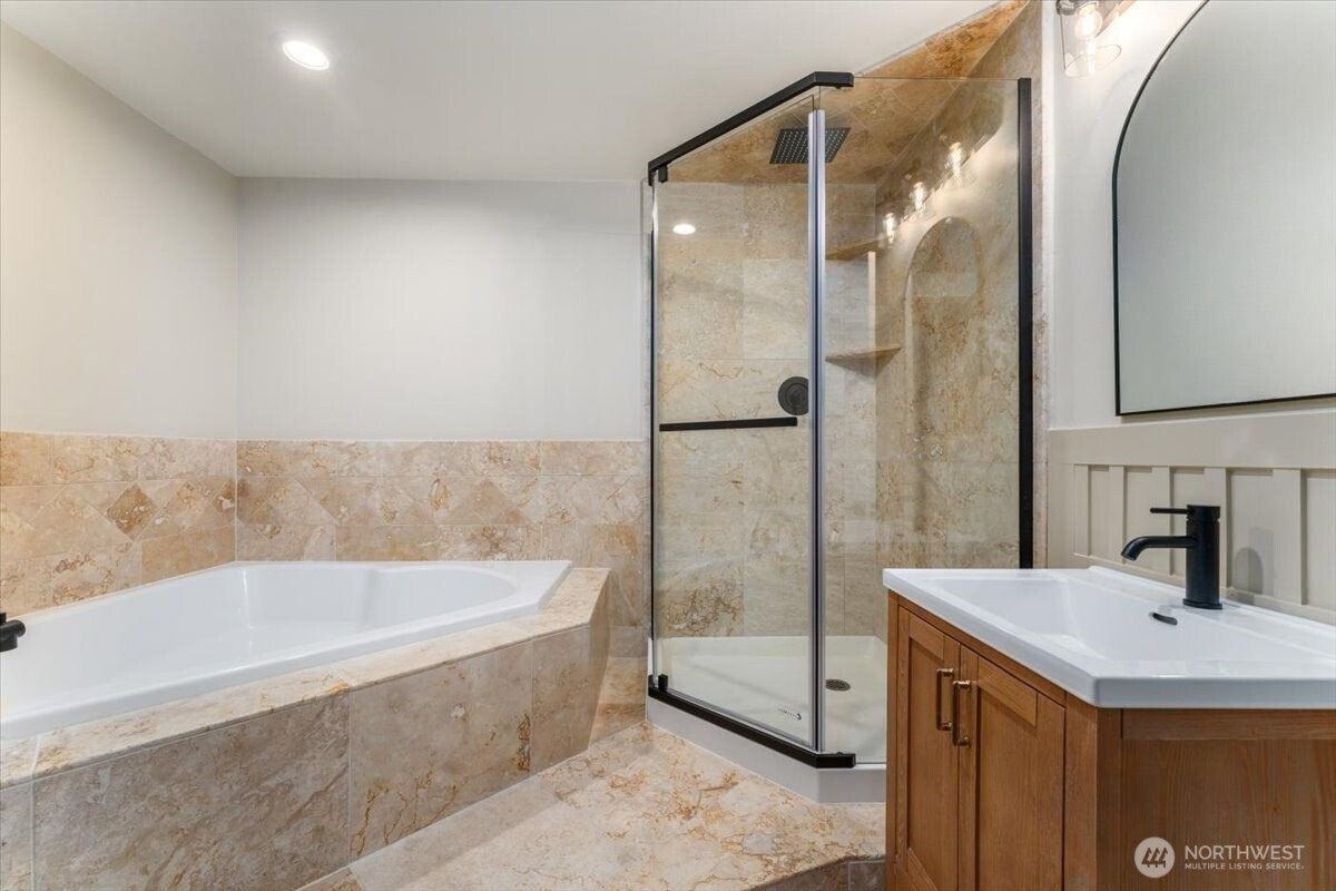 124 Boetzke Avenue Manson, WA 98831 - Photo 18 of 36 a bathroom with a bathtub and a sink