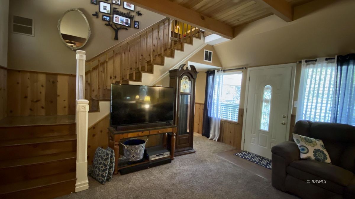 52905 Tollgate Road Idyllwild, CA 92549 - Photo 29 of 91 a living room with furniture and a flat screen tv