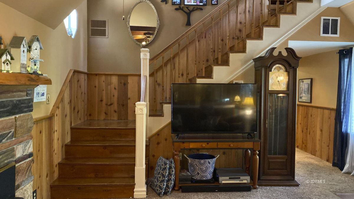 52905 Tollgate Road Idyllwild, CA 92549 - Photo 60 of 91 a view of entryway and hall with wooden floor