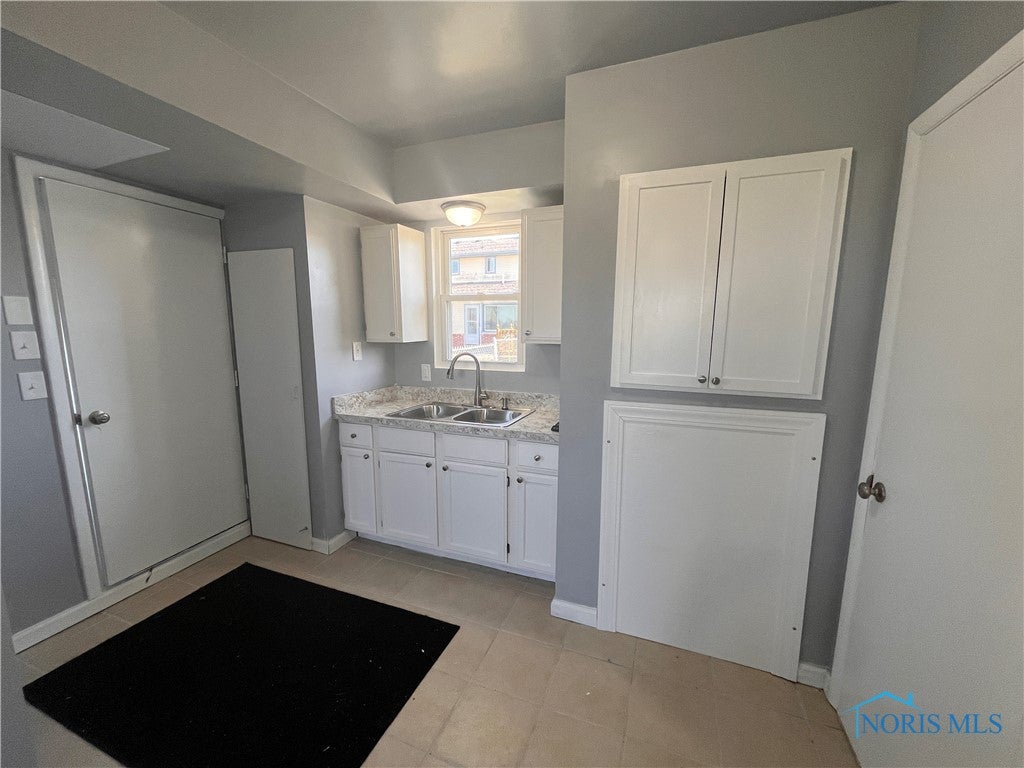 4857 Brown Road Oregon, OH 43616 - Photo 35 of 40 Studio kitche 3