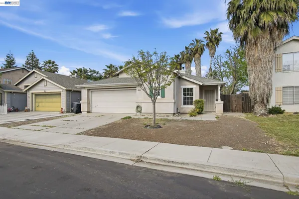 $435,000 | 444 Red Robin Drive, Patterson, CA 95363