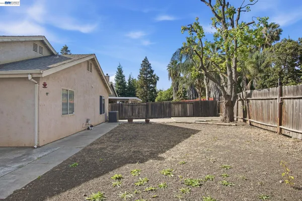 $435,000 | 444 Red Robin Drive, Patterson, CA 95363