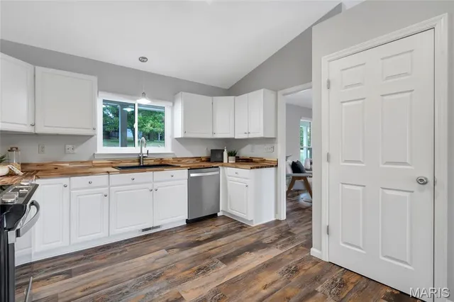 $485,000 | 440 Lakeshore Drive, St. Clair, MO 63077