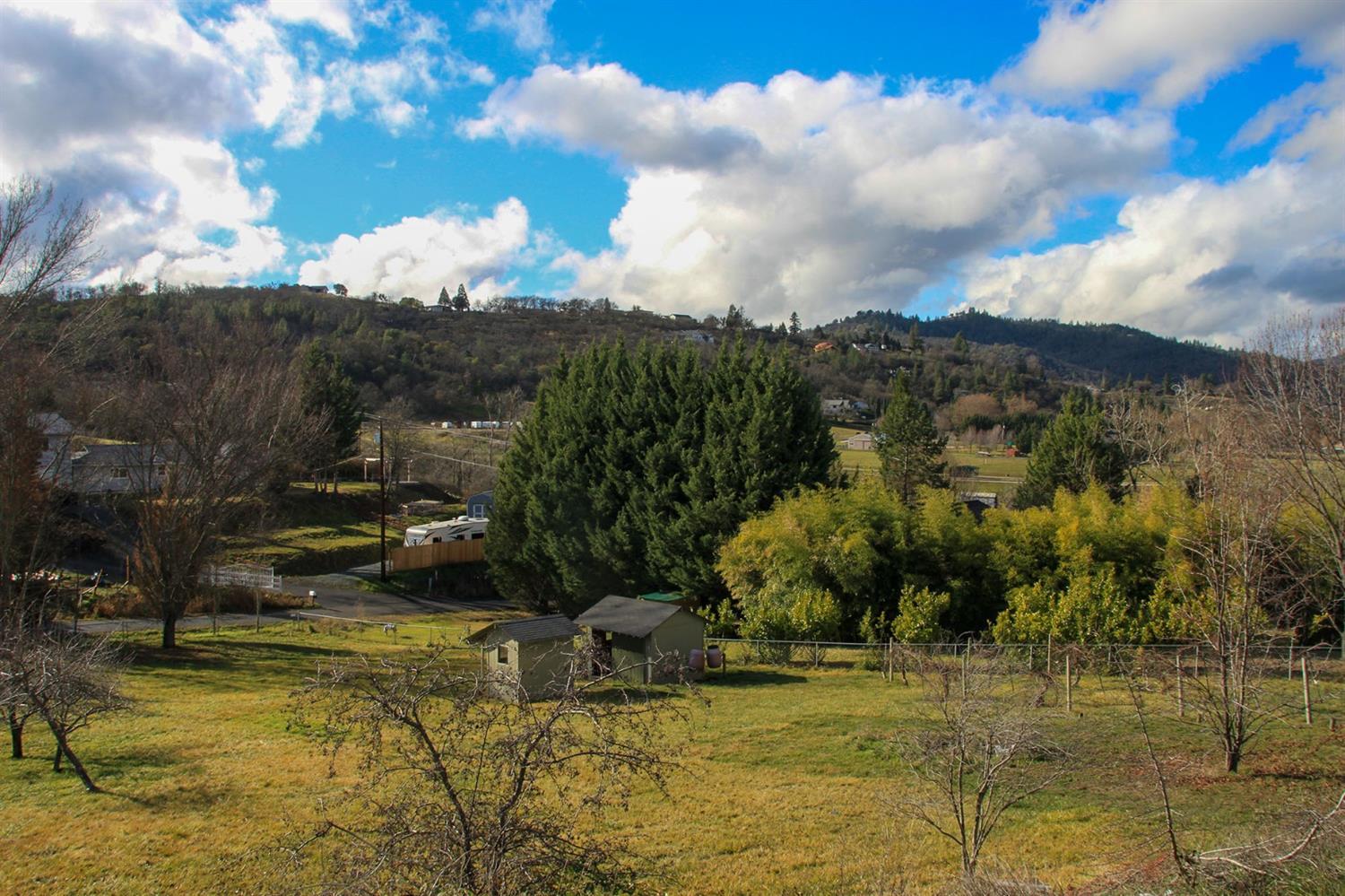 1340 Vawter Road Medford, OR 97501 - Photo 30 of 35 Views to the Southwest from the pool