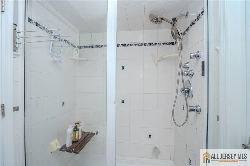 11 Hampton Road Monroe Township, NJ 08831 - Photo 13 of 62