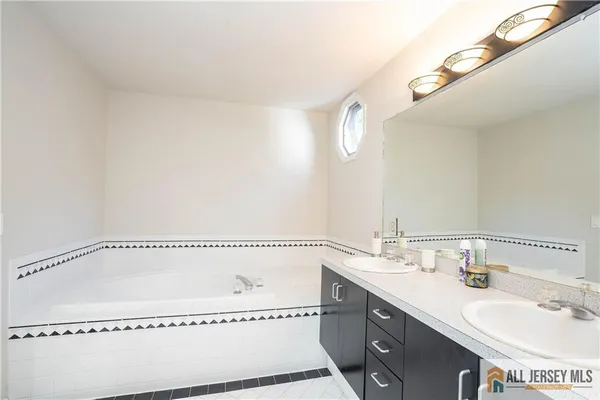 $1,044,000 | 11 Hampton Road, Monroe Township, NJ 08831