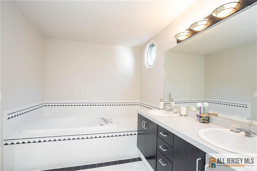 11 Hampton Road Monroe Township, NJ 08831 - Photo 21 of 62