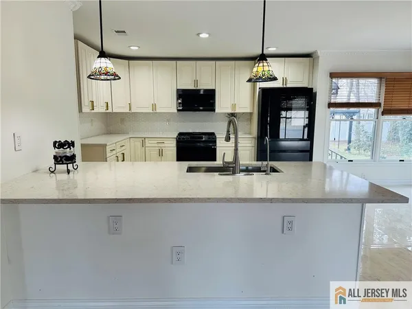 $1,044,000 | 11 Hampton Road, Monroe Township, NJ 08831