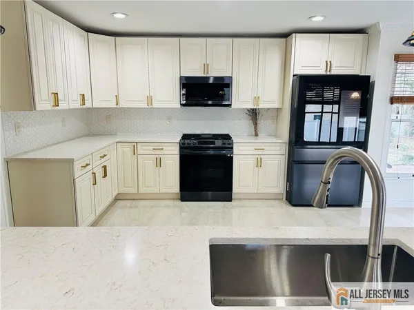 $1,044,000 | 11 Hampton Road, Monroe Township, NJ 08831