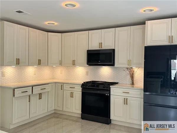 $1,044,000 | 11 Hampton Road, Monroe Township, NJ 08831