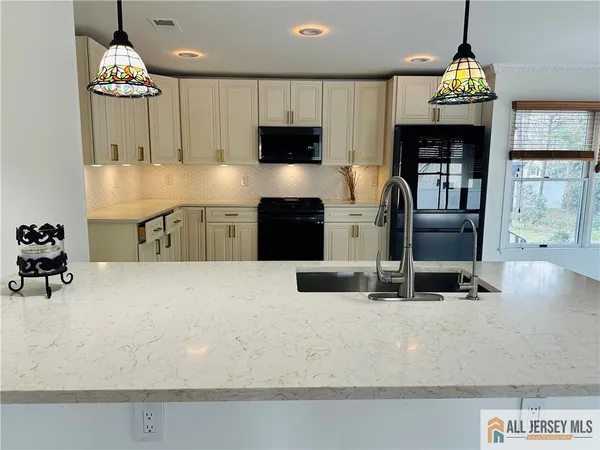 $1,044,000 | 11 Hampton Road, Monroe Township, NJ 08831