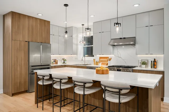 $1,775,000 | 2225 West Carmen Avenue, Chicago, IL 60625