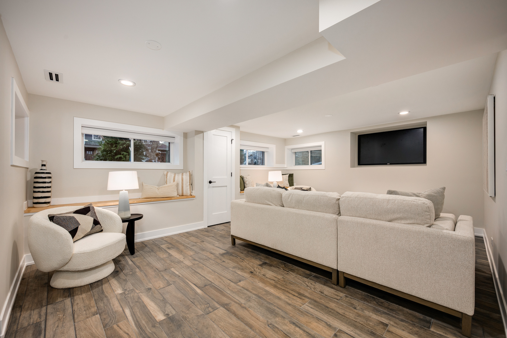2225 West Carmen Avenue Chicago, IL 60625 - Photo 23 of 45 a living room with furniture and a couch
