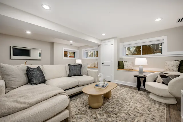 $1,775,000 | 2225 West Carmen Avenue, Chicago, IL 60625