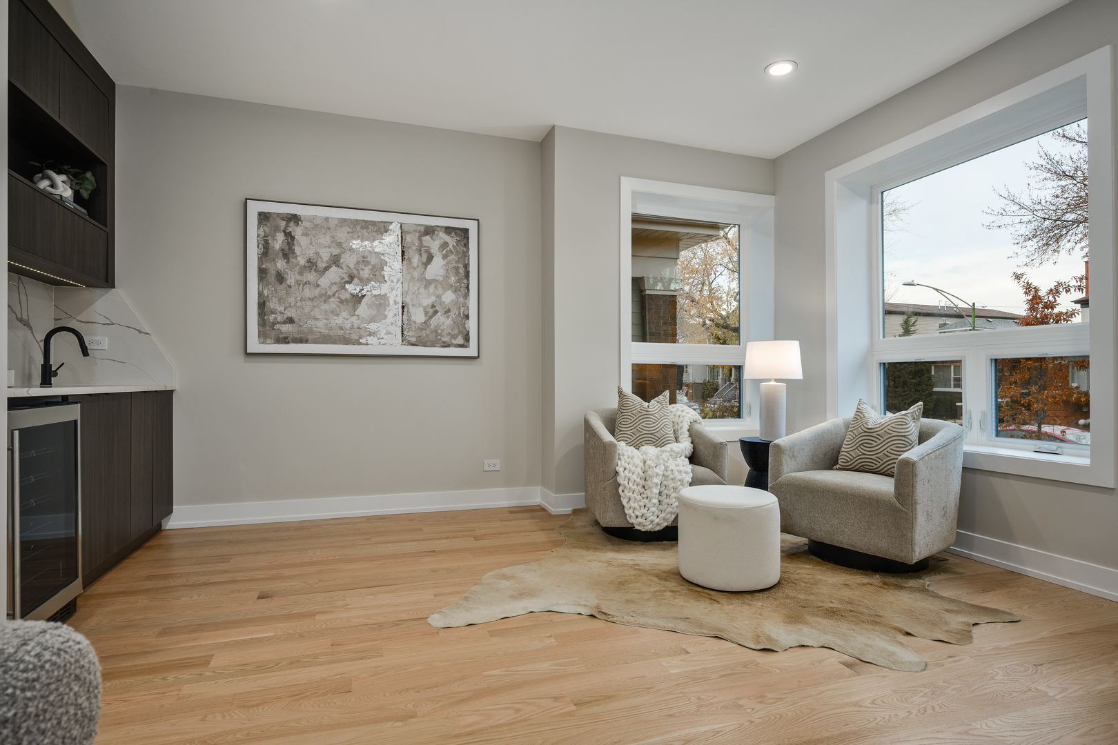 2225 West Carmen Avenue Chicago, IL 60625 - Photo 5 of 45 a living room with furniture and a flat screen tv