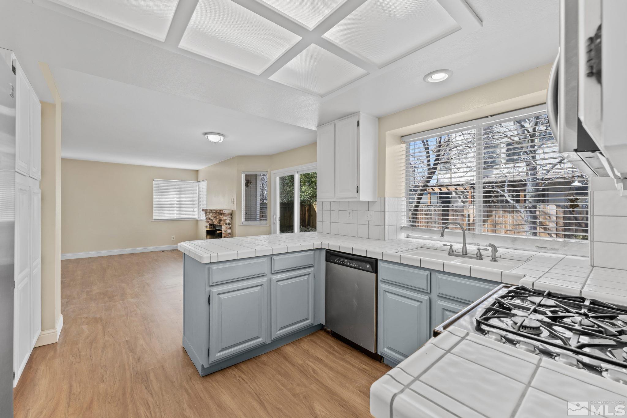 981 Ridgeview Drive Reno, NV 89511 - Photo 8 of 30 Photo 8