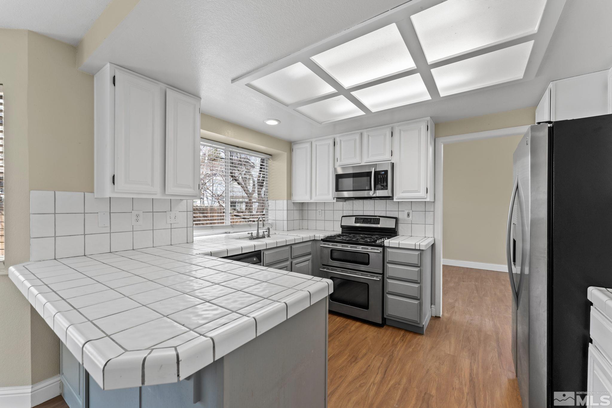 981 Ridgeview Drive Reno, NV 89511 - Photo 9 of 30 Photo 9