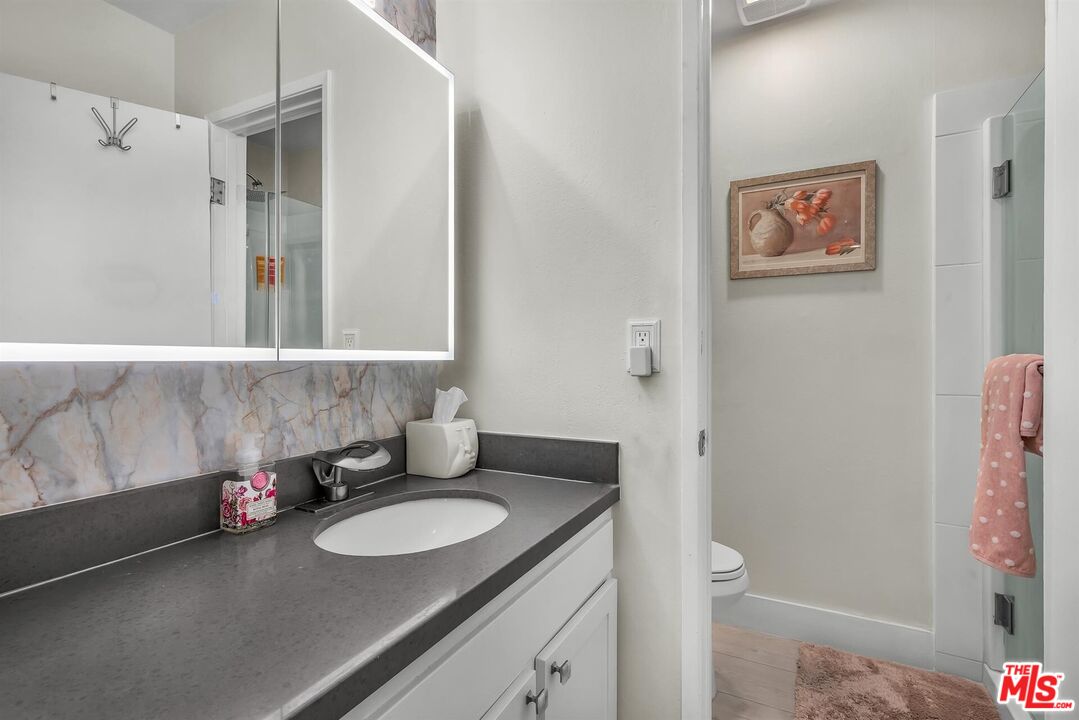 7740 Redlands Street, Unit G3092 Playa del Rey, CA 90293 - Photo 21 of 37 a bathroom with a sink and a mirror