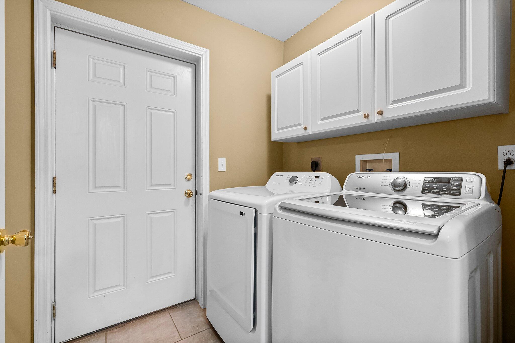 107 Rodney Drive Freeport, FL 32439 - Photo 19 of 34 a utility room with dryer and washer