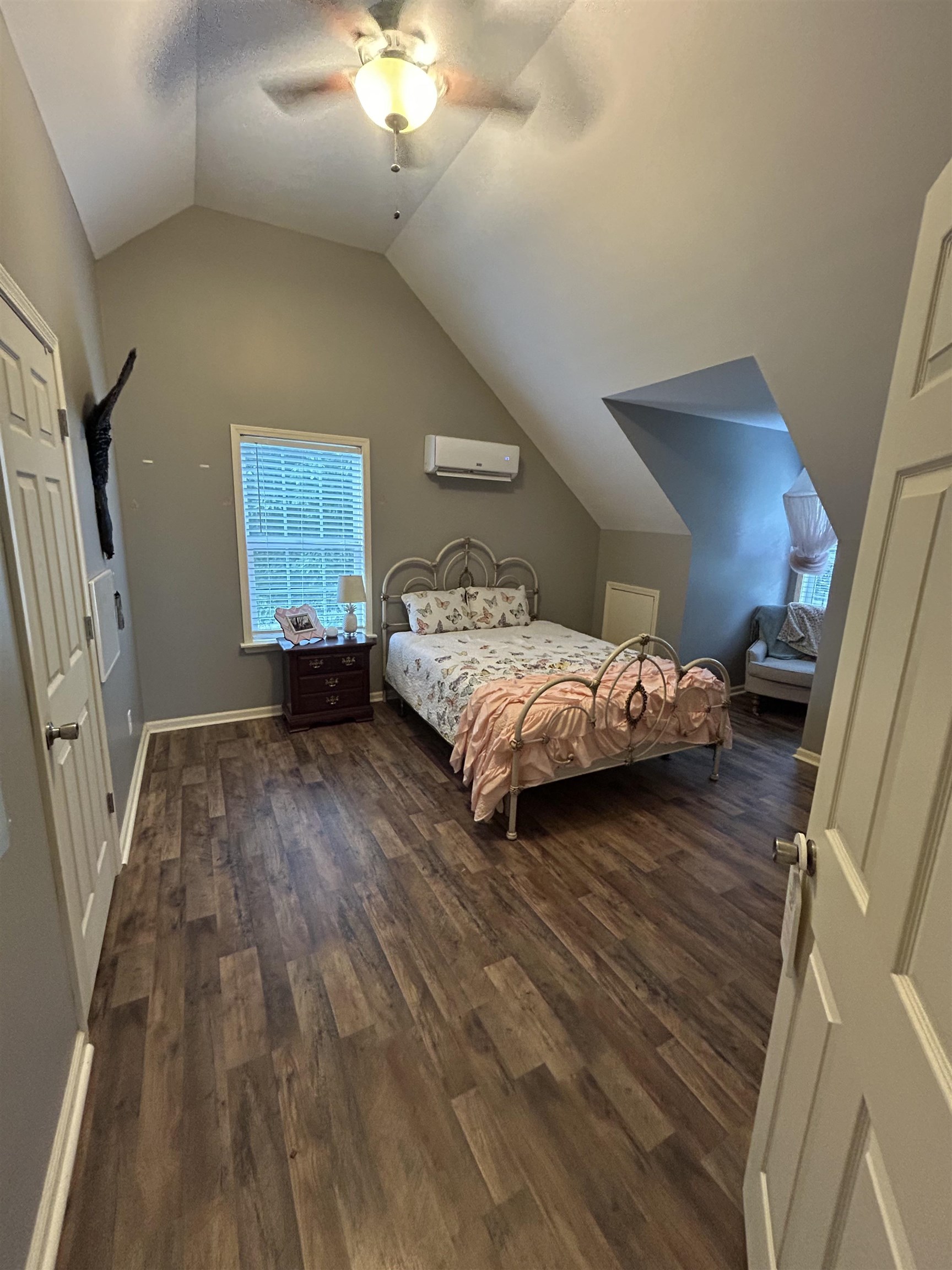 20 Pennington Road Halls, TN 38040 - Photo 19 of 27 Vaulted ceiling with a ceiling fan, wood-finish flooring, white window blinds, and a built-in wall-mounted climate control unit