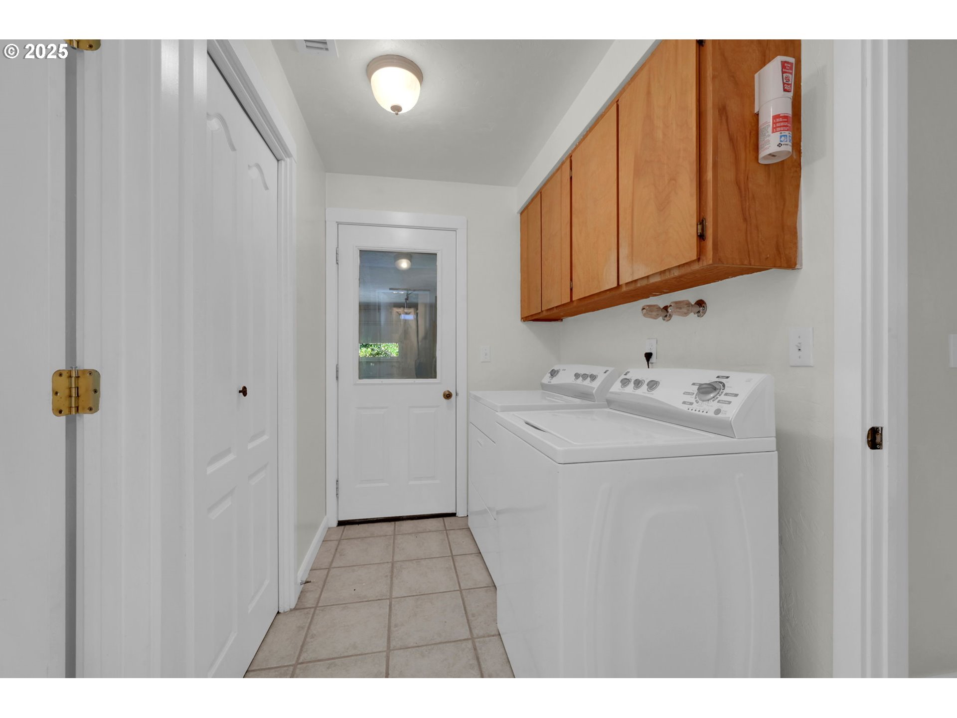 89550 Dick Way Florence, OR 97439 - Photo 25 of 39 a utility room with dryer and washer