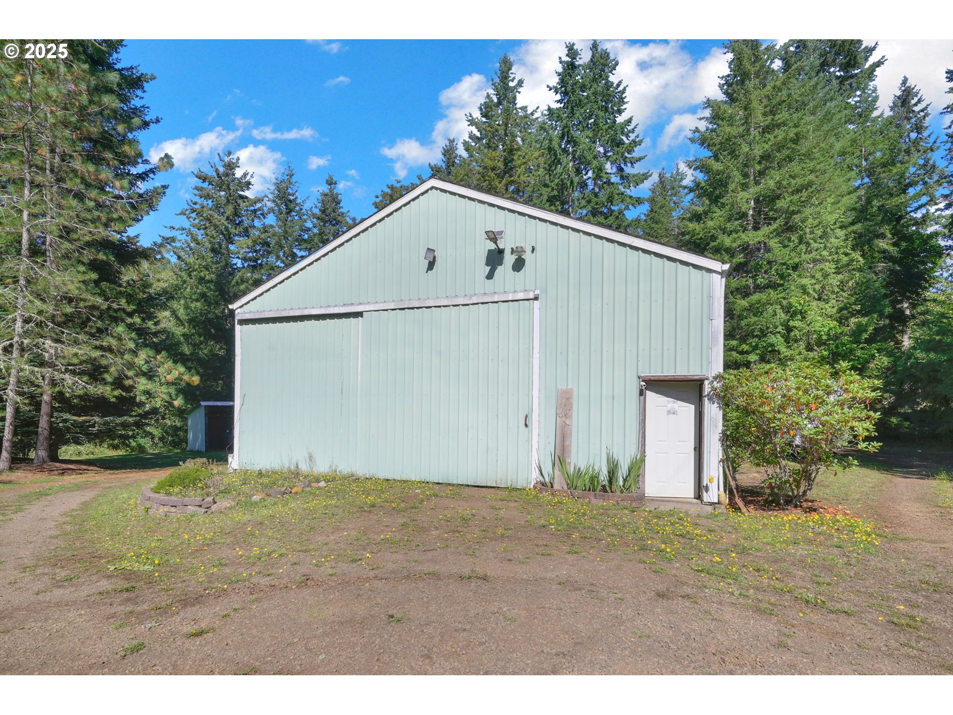 89550 Dick Way Florence, OR 97439 - Photo 31 of 39 a view of a back yard of the house