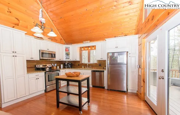 $489,000 | 994 Laurel Circle East, Deep Gap, NC 28618