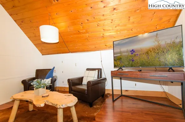 $489,000 | 994 Laurel Circle East, Deep Gap, NC 28618