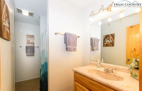 $489,000 | 994 Laurel Circle East, Deep Gap, NC 28618